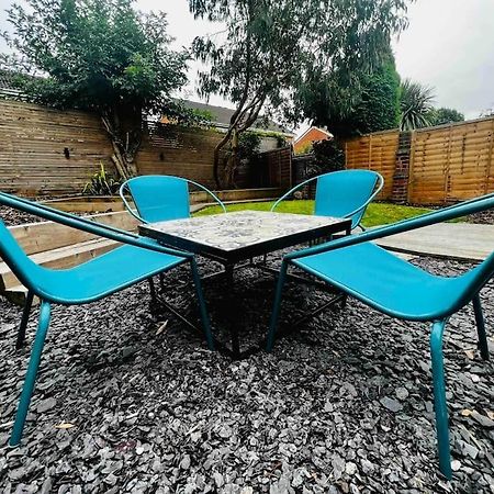Entire Modern House In Tamworth - 2 Double Beds + Free Parkingヴィラ エクステリア 写真