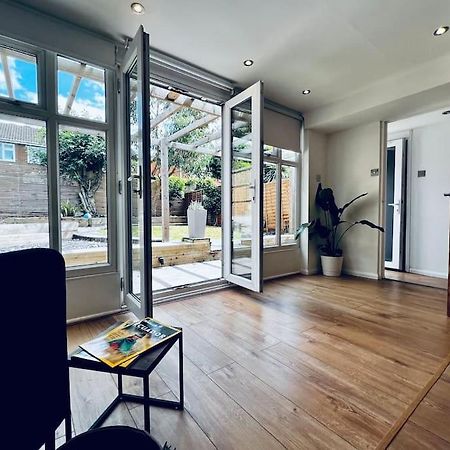 Entire Modern House In Tamworth - 2 Double Beds + Free Parkingヴィラ エクステリア 写真