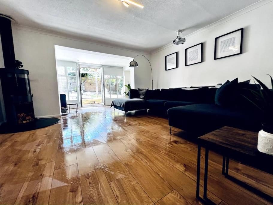 Entire Modern House In Tamworth - 2 Double Beds + Free Parkingヴィラ エクステリア 写真