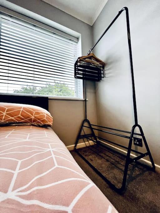 Entire Modern House In Tamworth - 2 Double Beds + Free Parkingヴィラ エクステリア 写真